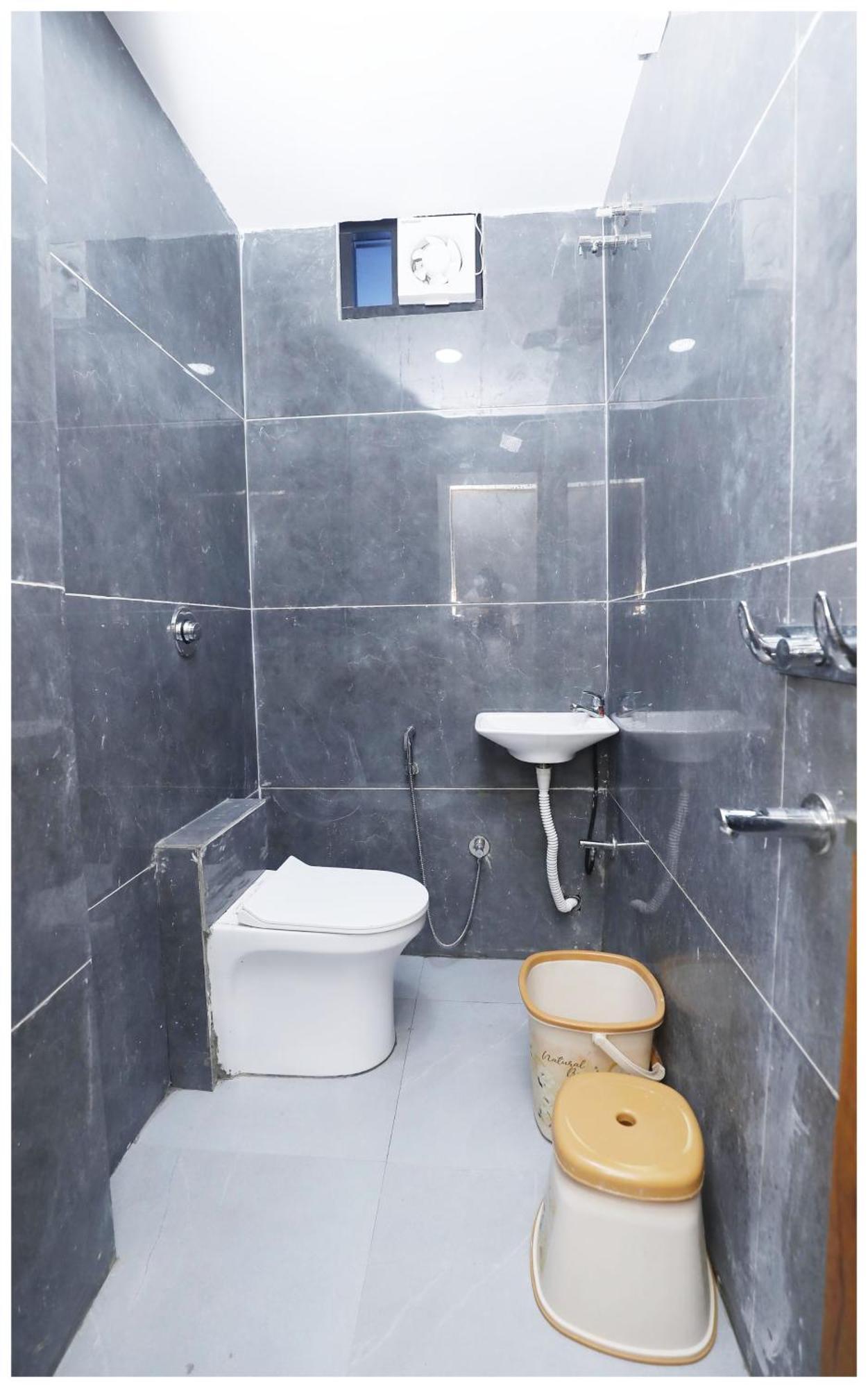 Premium Hotel Ujjain - G A R I M A - Near Mahakal Temple And Rivar - Railway Station - Hygiene & Spacious Room - With Wifi- And Parking Facilities - Best Hotel In Ujjain Bagian luar foto