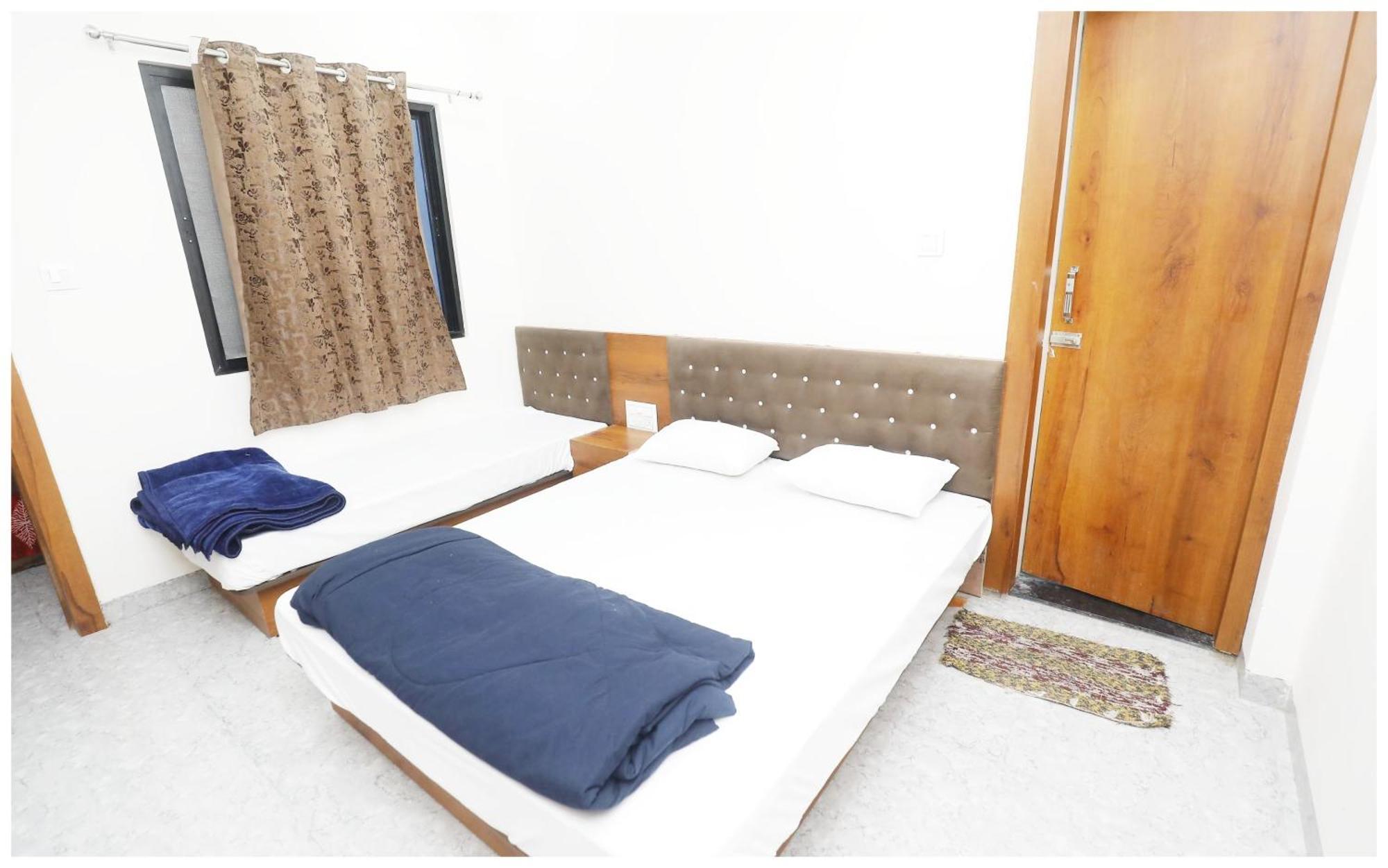 Premium Hotel Ujjain - G A R I M A - Near Mahakal Temple And Rivar - Railway Station - Hygiene & Spacious Room - With Wifi- And Parking Facilities - Best Hotel In Ujjain Bagian luar foto
