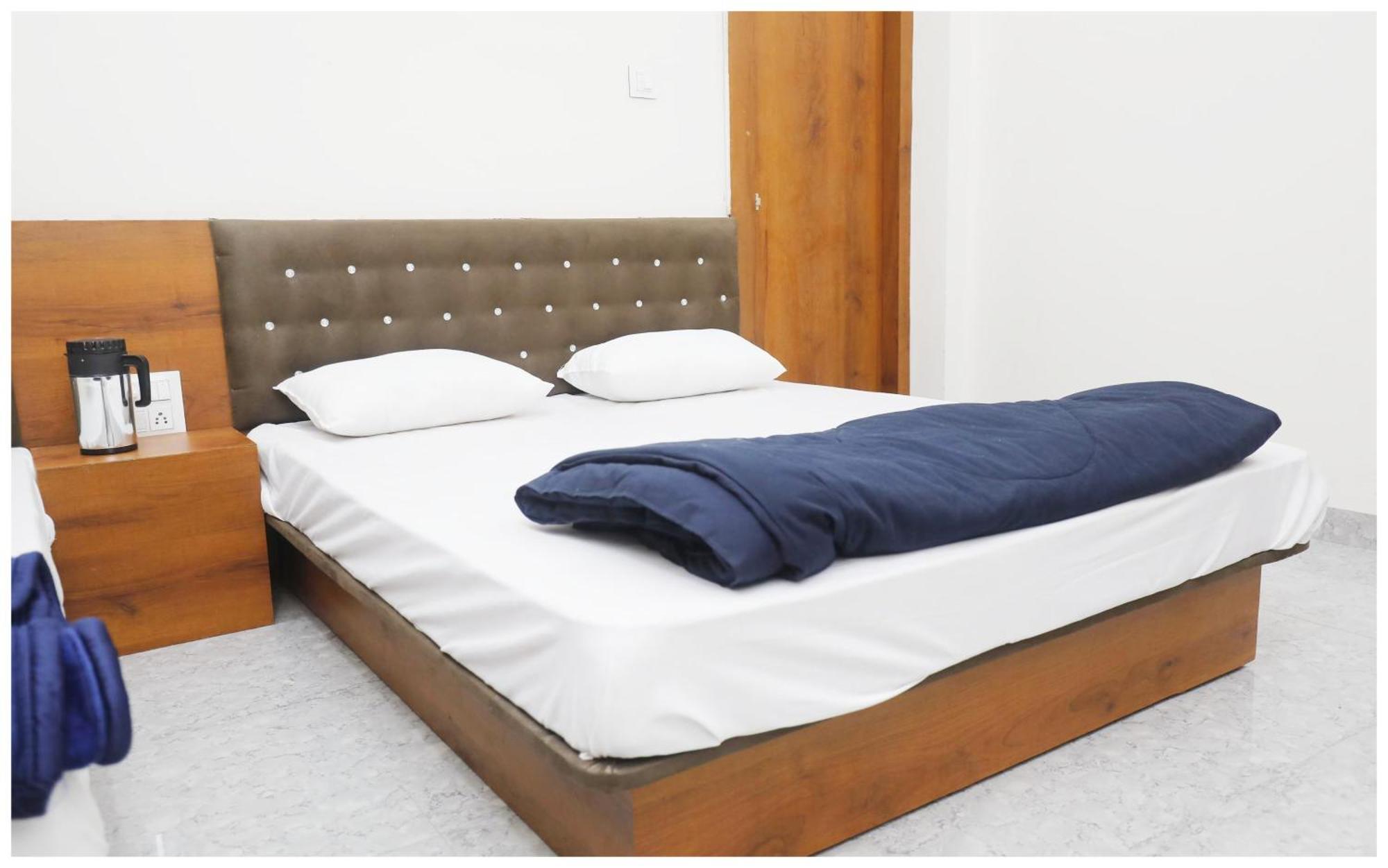 Premium Hotel Ujjain - G A R I M A - Near Mahakal Temple And Rivar - Railway Station - Hygiene & Spacious Room - With Wifi- And Parking Facilities - Best Hotel In Ujjain Bagian luar foto