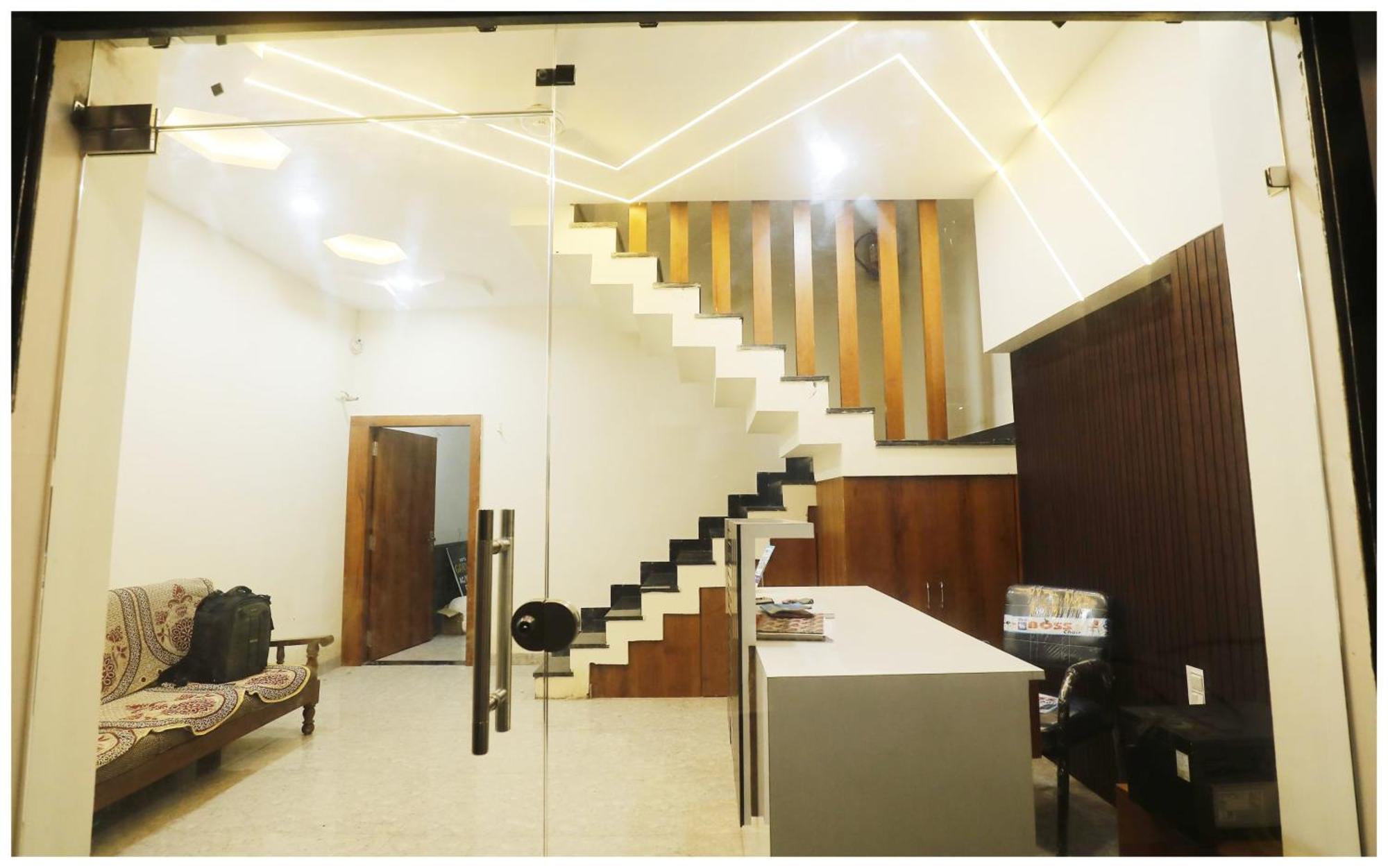 Premium Hotel Ujjain - G A R I M A - Near Mahakal Temple And Rivar - Railway Station - Hygiene & Spacious Room - With Wifi- And Parking Facilities - Best Hotel In Ujjain Bagian luar foto