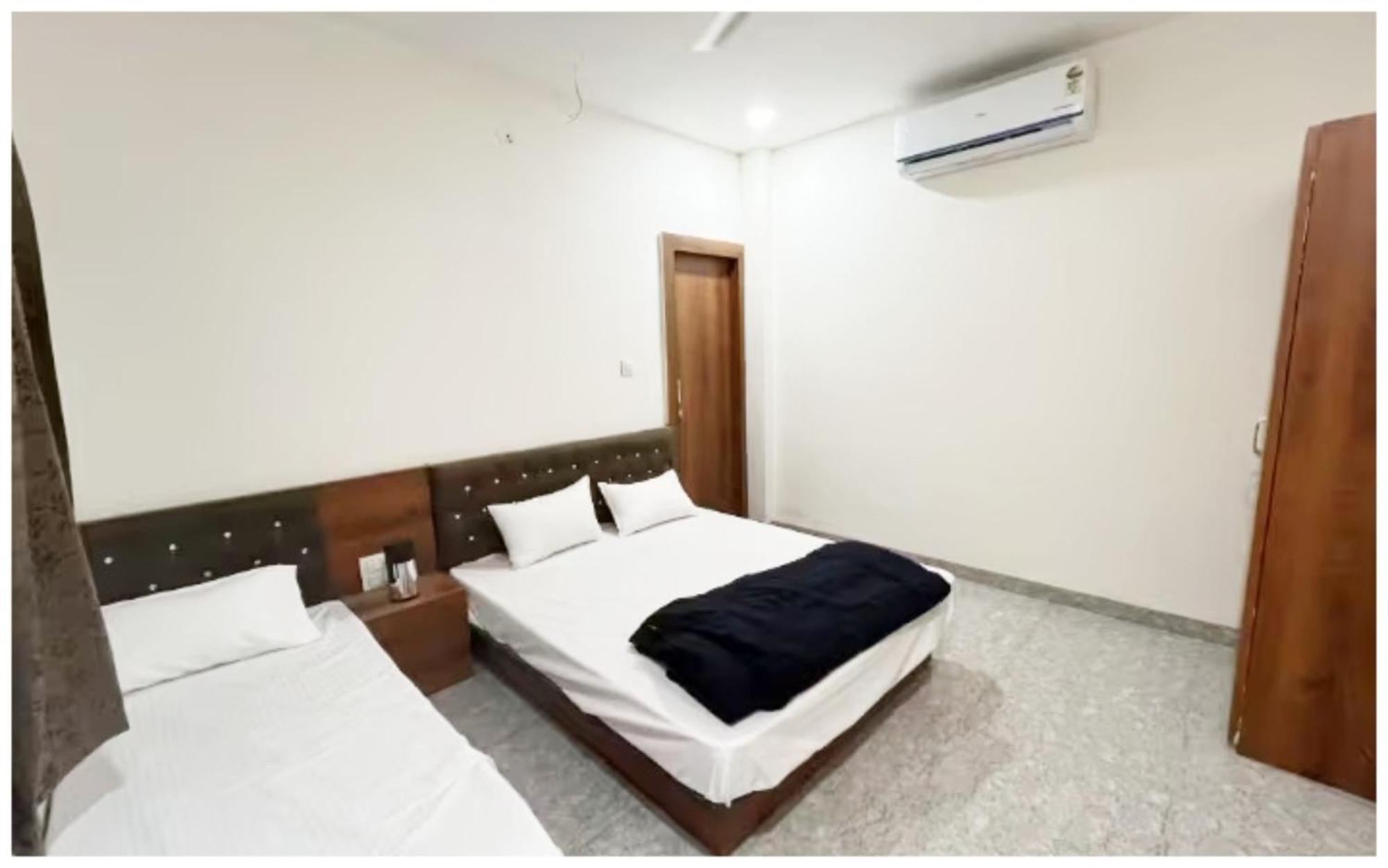 Premium Hotel Ujjain - G A R I M A - Near Mahakal Temple And Rivar - Railway Station - Hygiene & Spacious Room - With Wifi- And Parking Facilities - Best Hotel In Ujjain Bagian luar foto