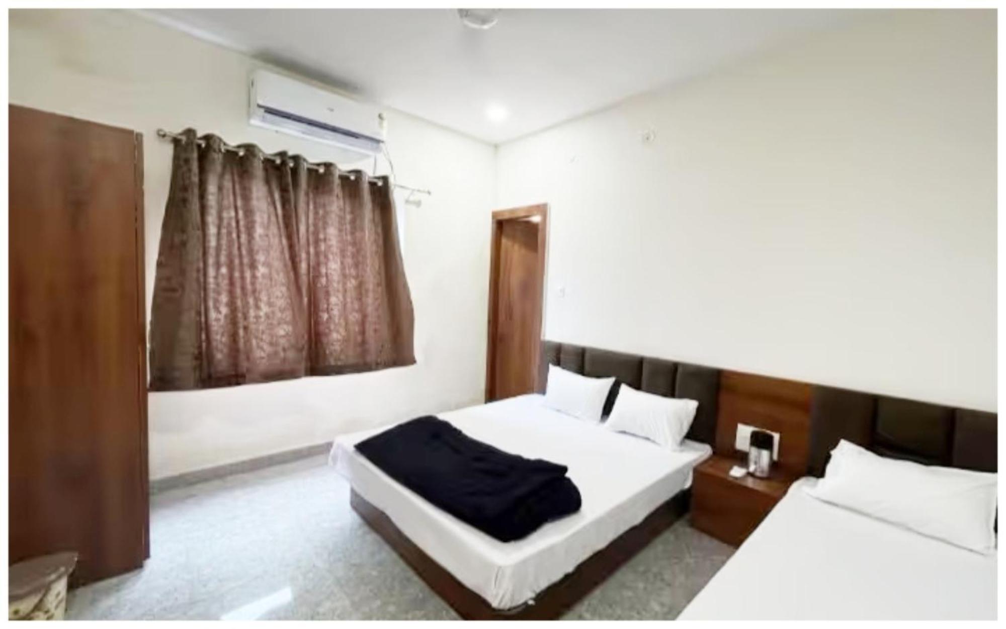 Premium Hotel Ujjain - G A R I M A - Near Mahakal Temple And Rivar - Railway Station - Hygiene & Spacious Room - With Wifi- And Parking Facilities - Best Hotel In Ujjain Bagian luar foto