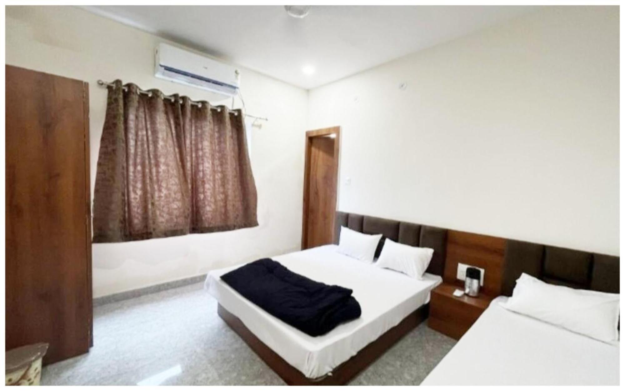 Premium Hotel Ujjain - G A R I M A - Near Mahakal Temple And Rivar - Railway Station - Hygiene & Spacious Room - With Wifi- And Parking Facilities - Best Hotel In Ujjain Bagian luar foto