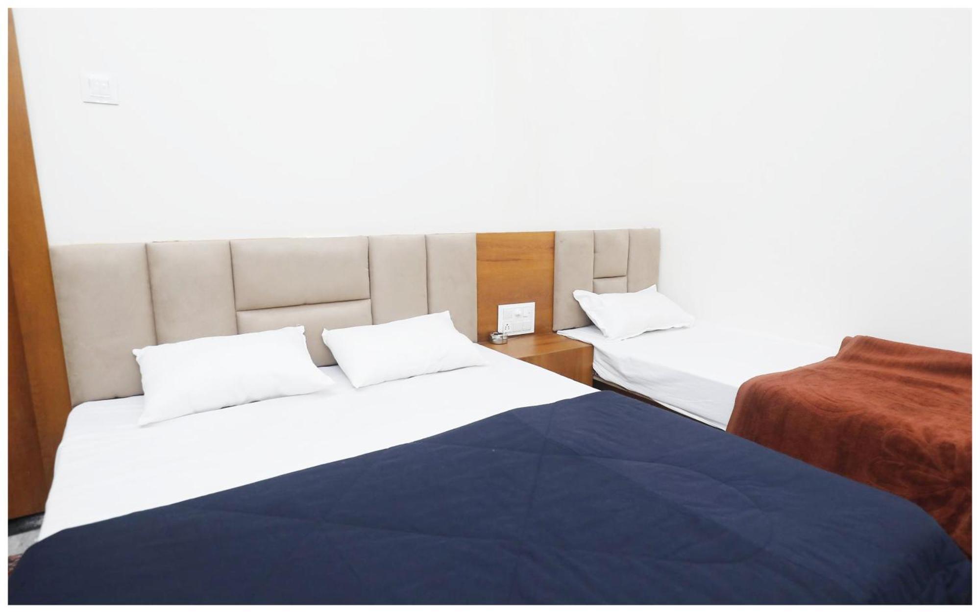 Premium Hotel Ujjain - G A R I M A - Near Mahakal Temple And Rivar - Railway Station - Hygiene & Spacious Room - With Wifi- And Parking Facilities - Best Hotel In Ujjain Bagian luar foto