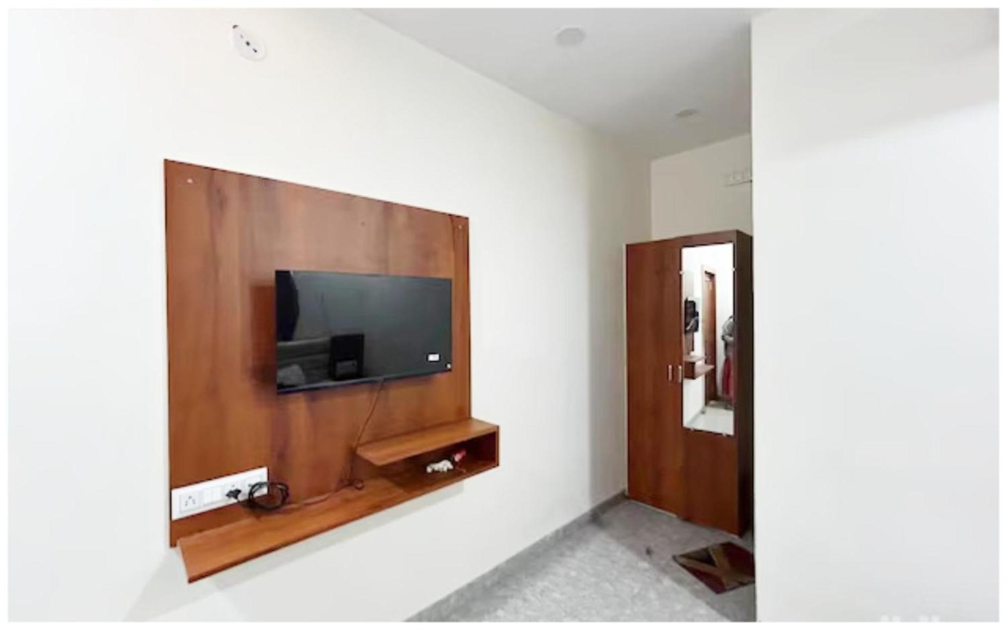 Premium Hotel Ujjain - G A R I M A - Near Mahakal Temple And Rivar - Railway Station - Hygiene & Spacious Room - With Wifi- And Parking Facilities - Best Hotel In Ujjain Bagian luar foto