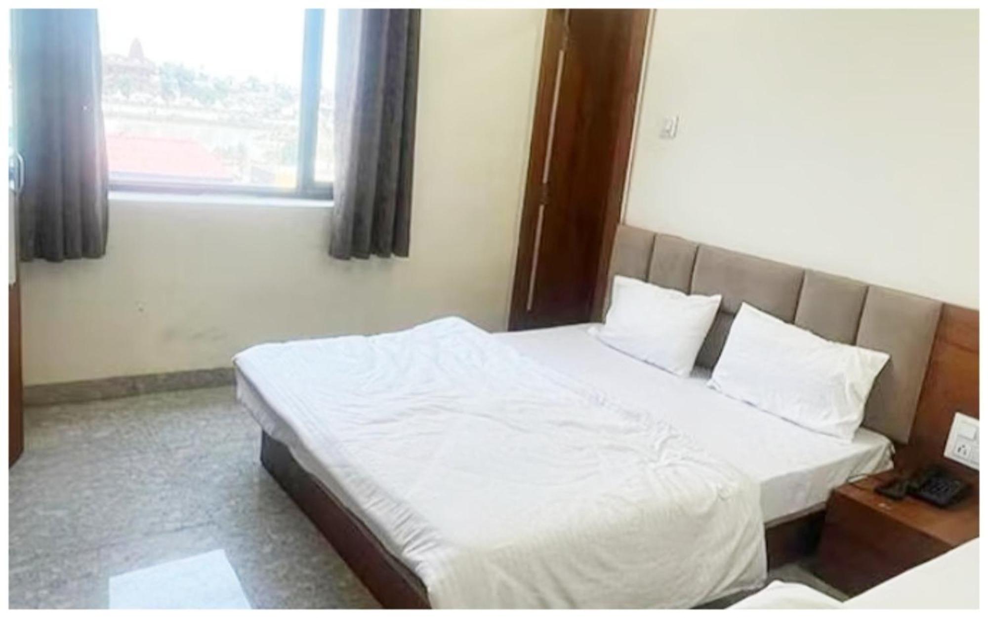 Premium Hotel Ujjain - G A R I M A - Near Mahakal Temple And Rivar - Railway Station - Hygiene & Spacious Room - With Wifi- And Parking Facilities - Best Hotel In Ujjain Bagian luar foto