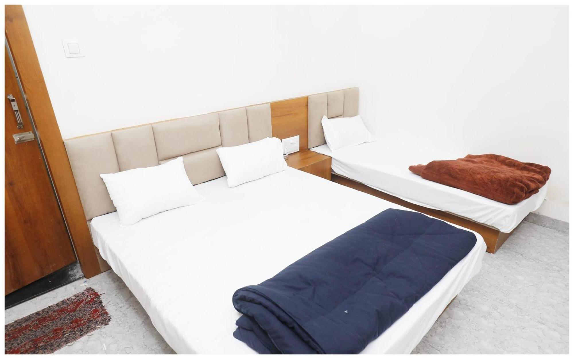 Premium Hotel Ujjain - G A R I M A - Near Mahakal Temple And Rivar - Railway Station - Hygiene & Spacious Room - With Wifi- And Parking Facilities - Best Hotel In Ujjain Bagian luar foto